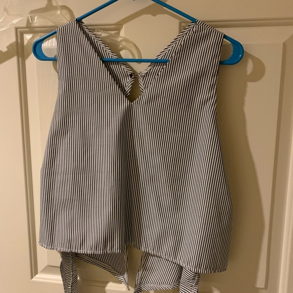 Cropped open back tank - Picture 1 of 4